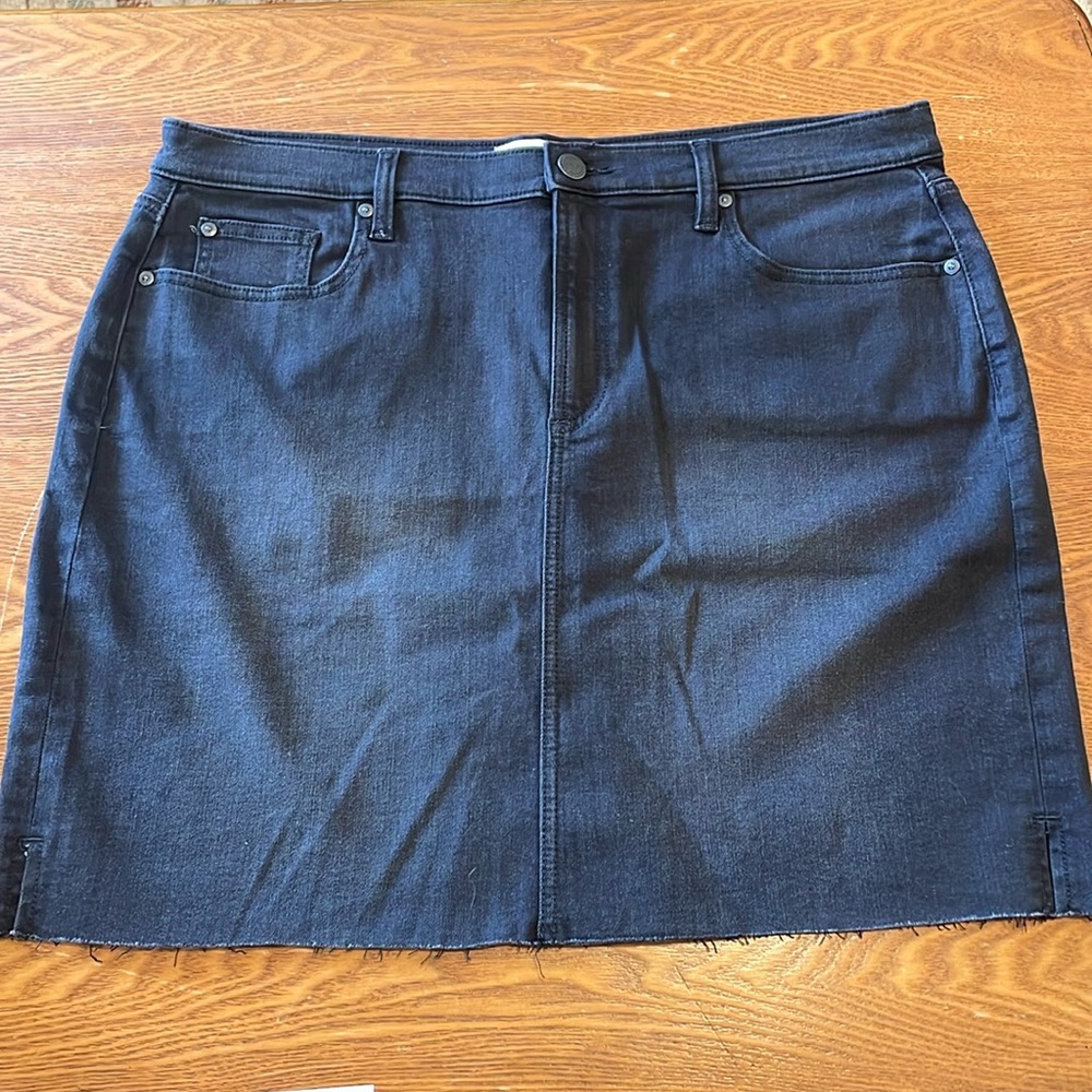 LOFT Women’s Black Denim Skirt (size 16) NWT